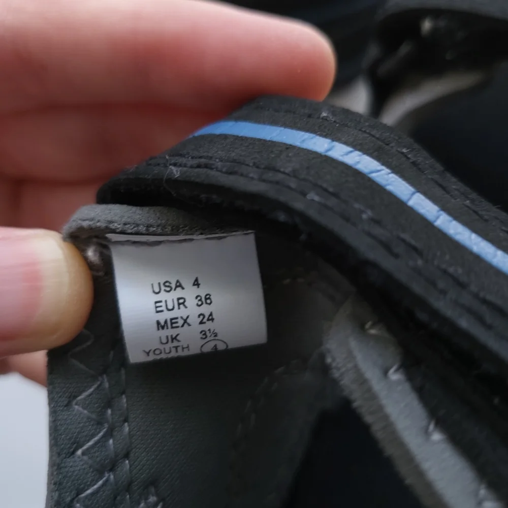 NWOT Smart Fit Boys Youth Sandals - Picture 9 of 10